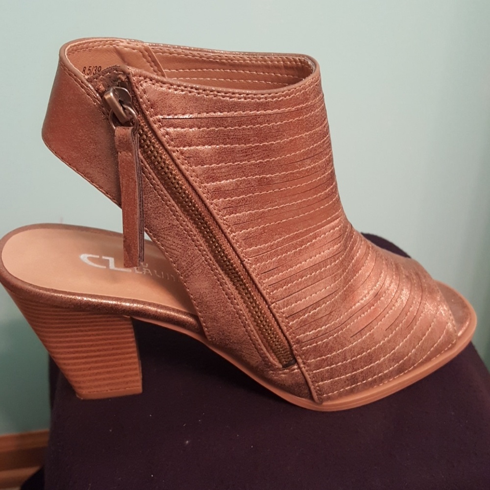 Shoes - Picture 3 of 5
